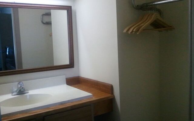 Quarterpath Inn & Suites