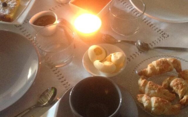 Ana de las Tejas Azules