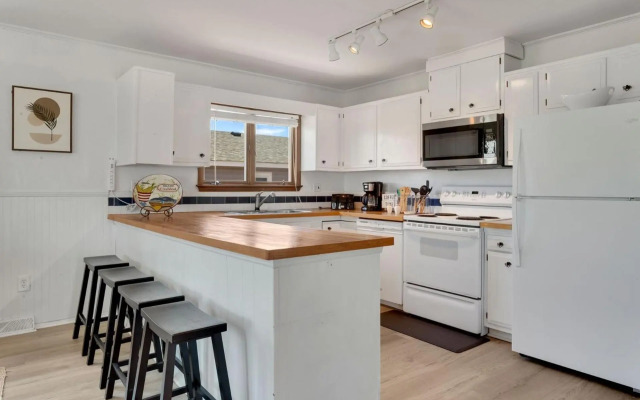 4122 - Blue White Haven