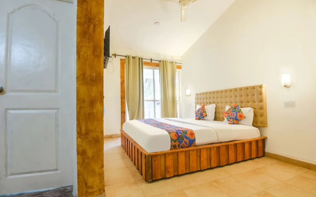 Fabhotel Grand Royal Palms