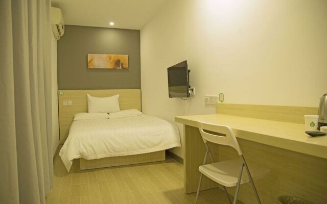 Haiyou Hotel (Shanghai Xinzhuang Metro Station)