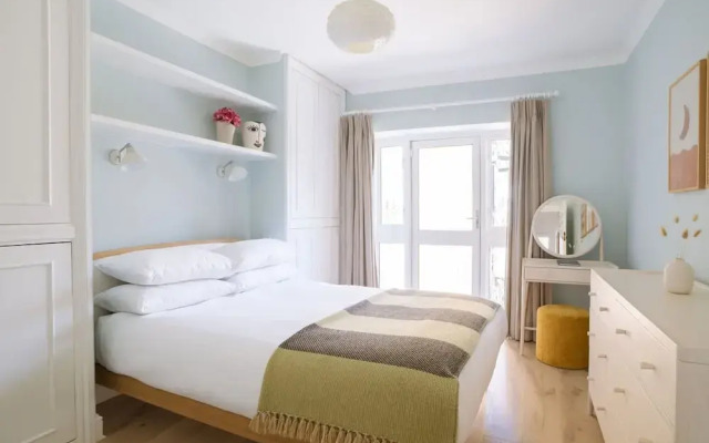 West End Drury Lane Modern 3 Bedroom Apt