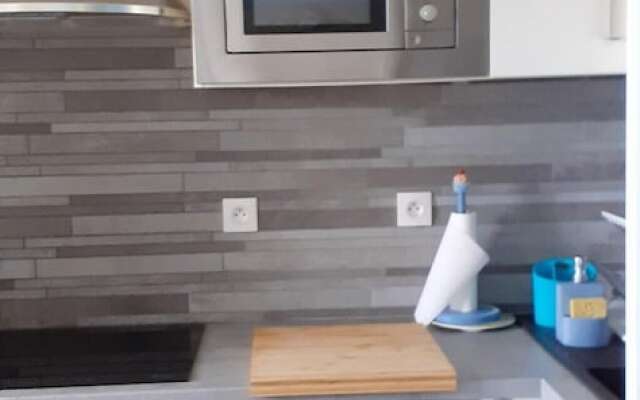 Apartment With 2 Bedrooms in Ouistreham, With Furnished Balcony - 500