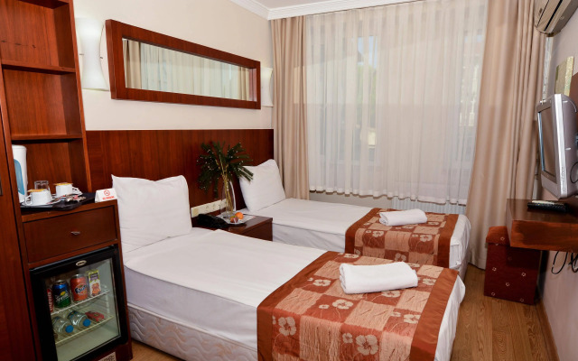 Hotel Peli̇t