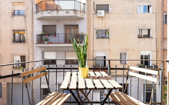 Rafael Apartment by Olala Homes