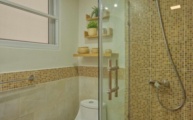 Pompano 202 Amazingly Situated One-bedroom Apartment in Ocean-front Condominium