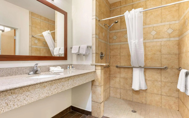 Comfort Suites