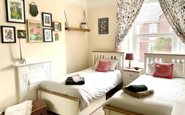 Unique 2-bedroom Coastal Town Retreat