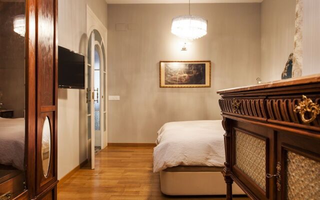 1229 - City Center Apartment with Terrace