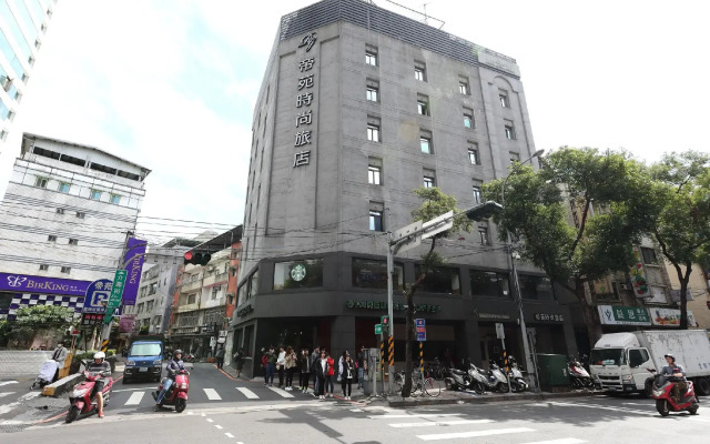 Royal Garden Hotel