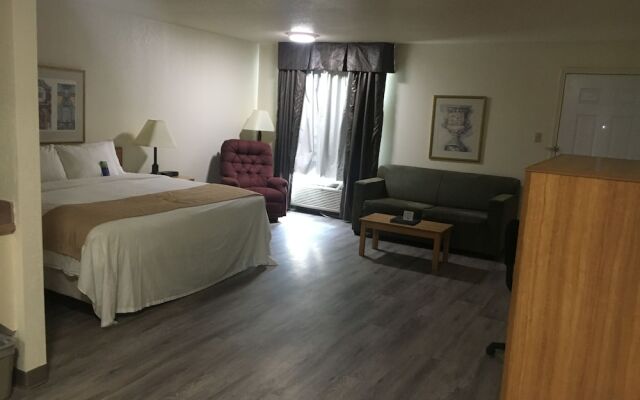 Lakeview Inn & Suites - Edson East