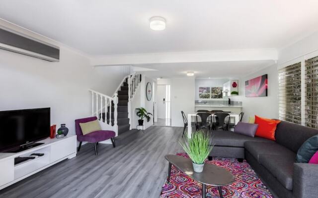 Pacific Blue Townhouse 351, 265 Sandy Point Road