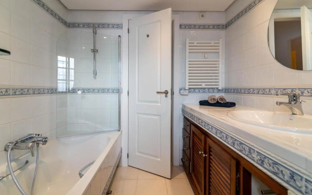 Newly renovated 3 bedroom apt next to Puerto Banús