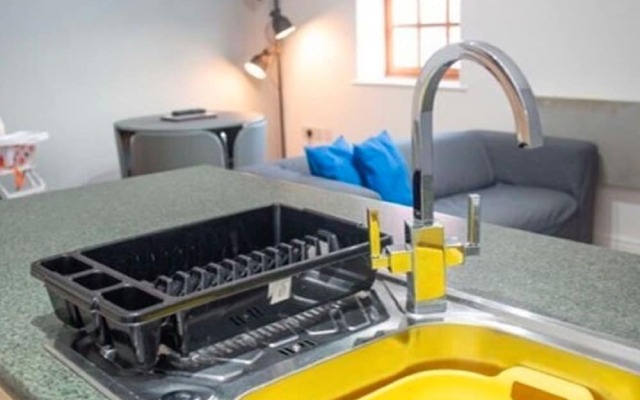 Cosy Holiday Home in Gloucester Near Robinswood Park