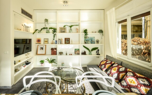 Serene Retreat with Lush Garden by Sea N Rent