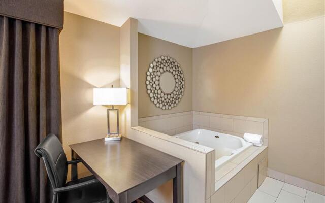 La Quinta Inn & Suites Las Vegas Tropicana