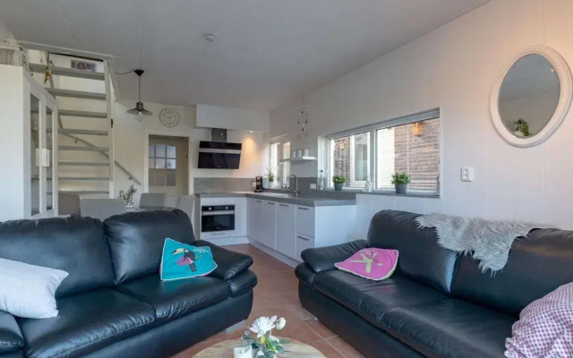 Klaproos, Holiday Home