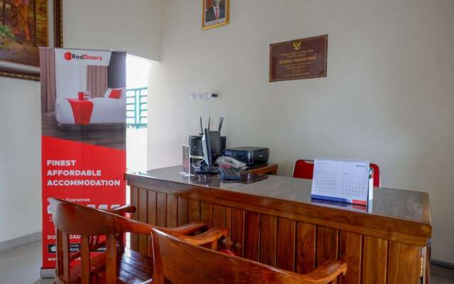 RedDoorz near Stadion 45 Karanganyar