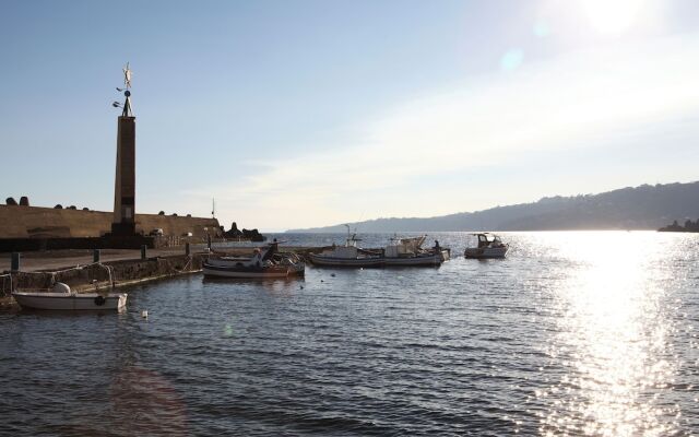 Adriana Holiday House , Free Parking, Wi Fi, Near Sea, Private Kitchen,