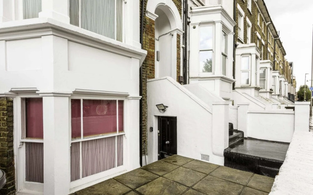 Spacious Clapham Junction Apartment