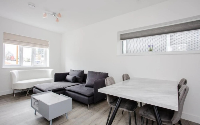 Designer 2 Bedroom Apartment in West London