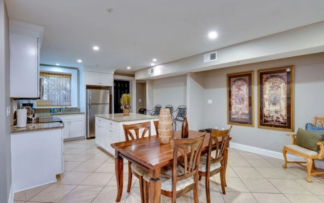 4 BR Beauty blocks from the River