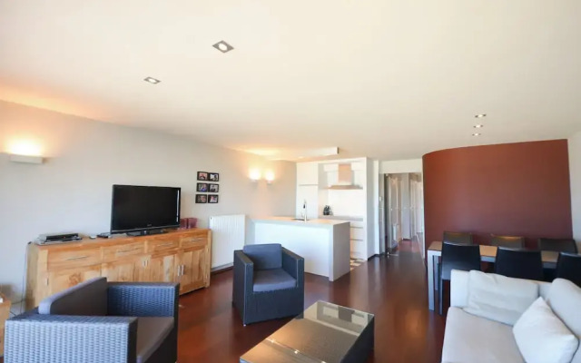 Stylish Apartment With Balcony, sea Views