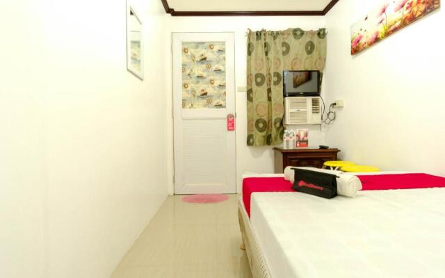 RedDoorz @ Prince JB Beach Resort Zambales - Vaccinated Staff