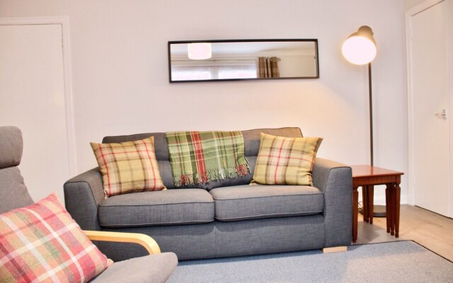 2 Bedroom Modern Home Sleeps 4