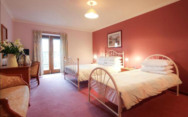 Red House Hotel