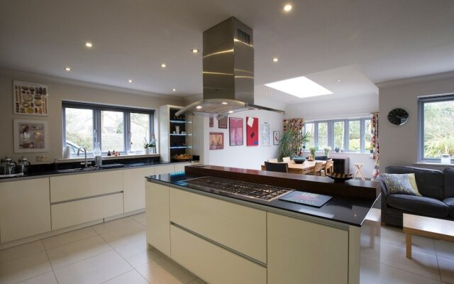 Stunning 5 Bed Garden Home - Oxford