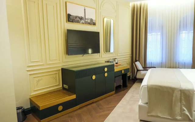 Sur Royals Hotel's