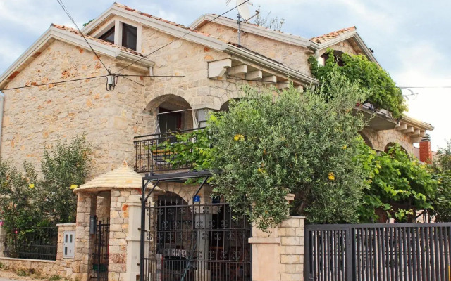 Studio Basanija 7148a