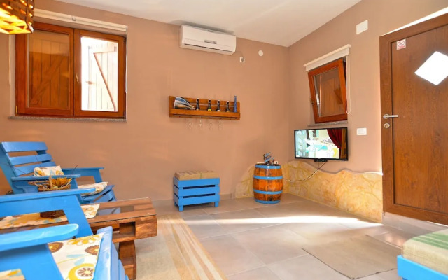 Apartment 877