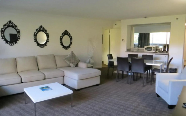 Toronto Don Valley Hotel and Suites