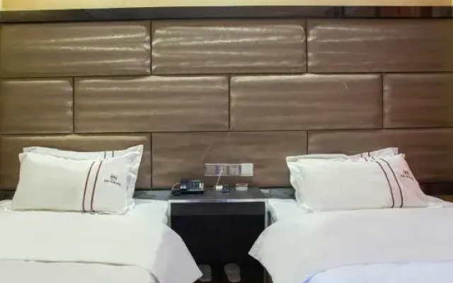 Domi Hotel