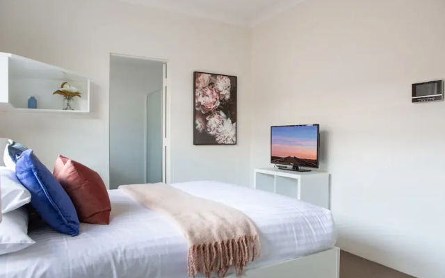 Bright Studio Steps From Westmead Hospital