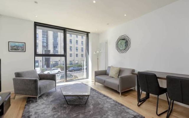 Luxury Apartment - Quartermile