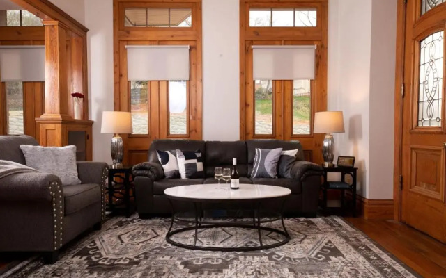 Renaissance Riverboat Suites And Rooms
