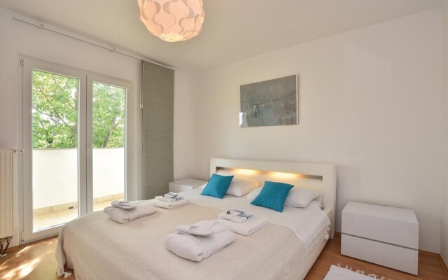 Beautiful Home in Zrnovnica With Wifi and 3 Bedrooms