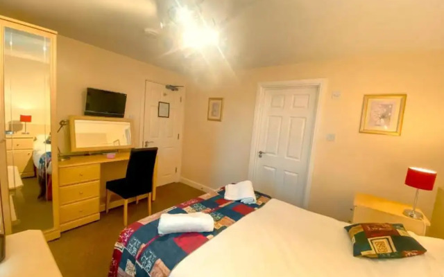 Hawk House - B&B