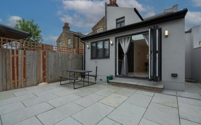 Stunning 3 Bedroom House-tottenham Stadium-parking