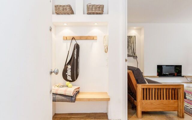 Modern Holland Park apartment