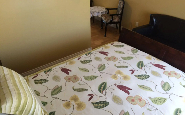 Lakeshore Inn Bed & Breakfast