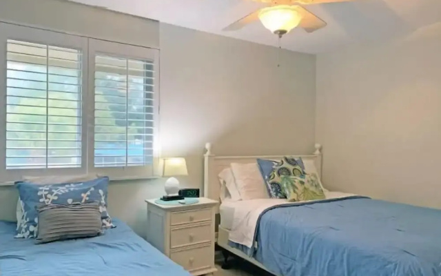 Stylish 1BR Urban Retreat