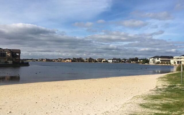 Big Family Fun@ 4 Bedrooms House in Point Cook