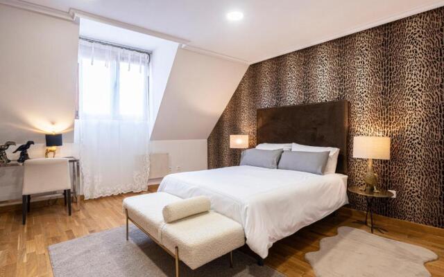 De La Guardia Suite Rosal