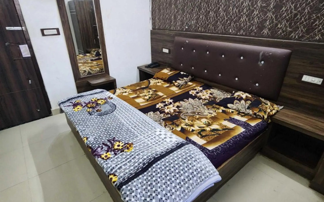 OYO 80681B City Palace