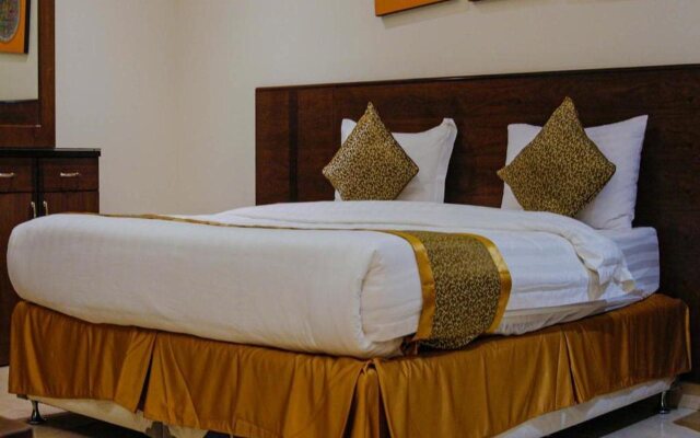 Golden New Hira Hotel