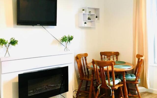 Flat 12A - Central, modern, bright apartment with free wifi